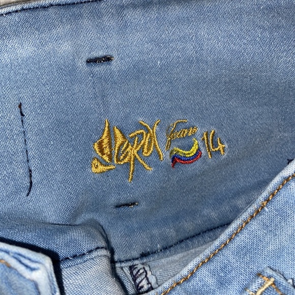 Light blue butt lifting Columbian jeans - Picture 4 of 4